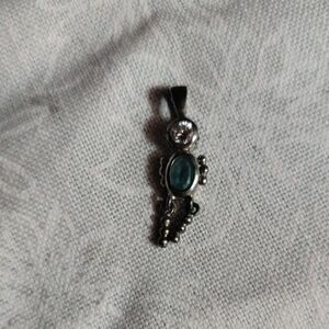 Chic Silver Necklace with Blue Accent